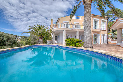 02-Swimmingpool-Villa