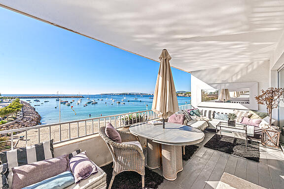 Apartment with terrace and amazing sea views first line in Portals Mallorca for sale