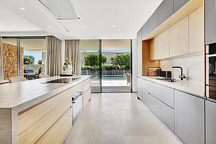 Fully equipped, open kitchen for sale 