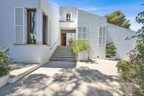 View of the entrance of the house Bendinat View of the entrance of the house Bendinat