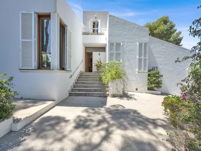 View of the entrance of the house Bendinat