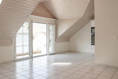 KZO00025 Charmante 3.5 Zimmer Dachwohnung in Siebnen 