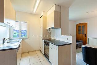 KZO00062B 4.5 Zimmer Einfamilienhaus mit 3.0 Zimmer Einliegerwohnung an fantastischer Aussichtslage in Bäretswil - Küche Einliegerwhg