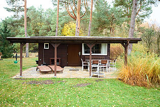 Erster Bungalow mit Terrasse