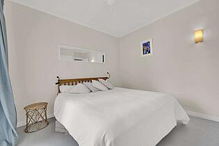 Master bedroom KPO01736