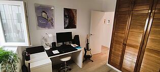 24 Habitación pequeña escritorio