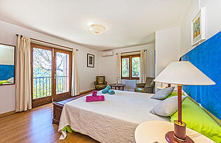 Finca-Estellencs-Bedroo