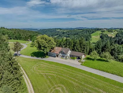 KZO00075A Natur pur - 4.5 Zimmer Einfamilienhaus mit Scheune und Grasland - Lage im Grünen