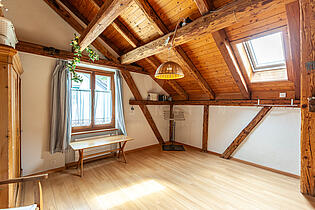 KZO00503 Tolles Stadthaus an zentraler Lage in Wetzikon - Zimmer DG