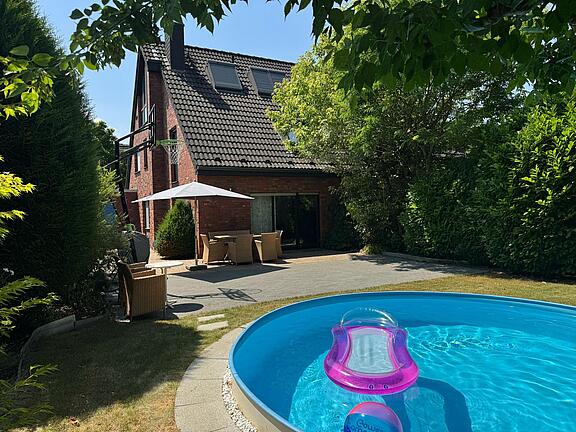 Pool mit Rückseitea-a38c51848f9c Pool mit Rückseitea-a38c51848f9c
