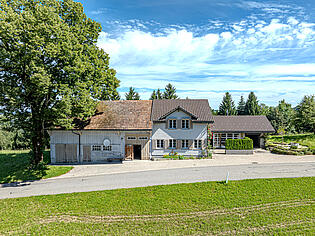 KZO00075 Natur pur - 4.5 Zimmer Einfamilienhaus mit Scheune und Grasland - Aussensicht Süd