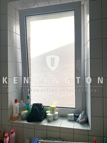 Detail - Fenster + Fliesenspiegel