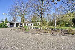 *Garagenhof