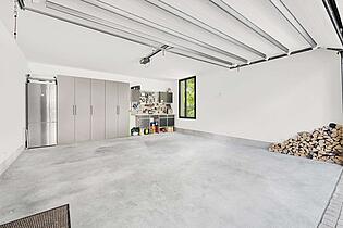 Garage in a house for sale KPO01730