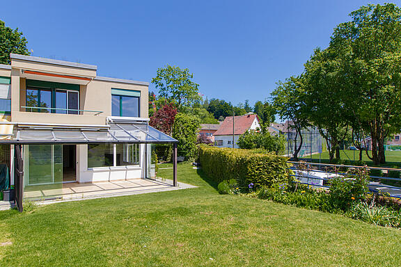 KZO00051 Ruhig gelegenes 5.5 Zimmer Reiheneckhaus in Pfäffikon ZH Gartenansicht KZO00051 Ruhig gelegenes 5.5 Zimmer Reiheneckhaus in Pfäffikon ZH Gartenansicht