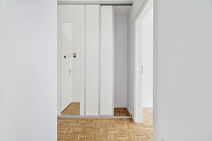 Einbauschrank mit Spiegel