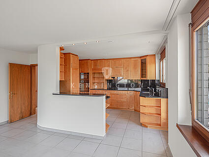 KZO00067 Einmalige Gelegenheit - 7.5 Zimmer Einfamilienhaus an wunderbarer Aussichtslage in Wernetshausen - Essen Küche