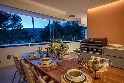 Terrace dining area 2