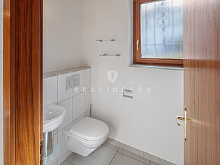 KZO00067 Einmalige Gelegenheit - 7.5 Zimmer Einfamilienhaus an wunderbarer Aussichtslage in Wernetshausen - Gäste WC