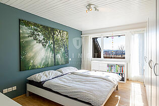 KZO00059 Wunderbar im Grünen - Freistehendes 7.5 Zimmer Einfamilienhaus - Elternschlafzimmer