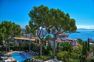 Pool with beautiful Sea views