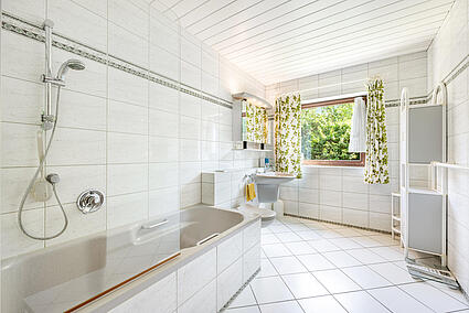 Badezimmer im Erdgeschoss